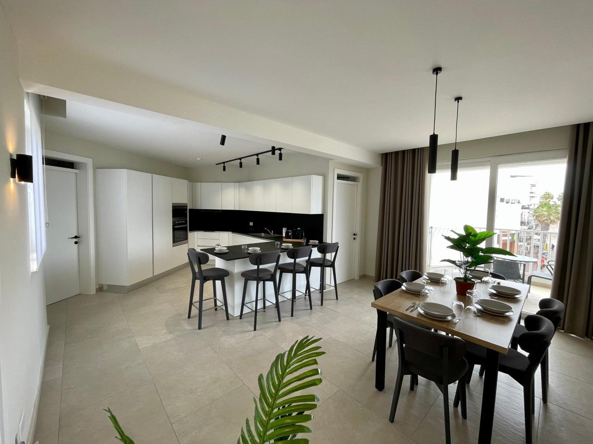 Bugibba Square Seafront Lux Apartments By Holi Сейнт Полс Бей Екстериор снимка