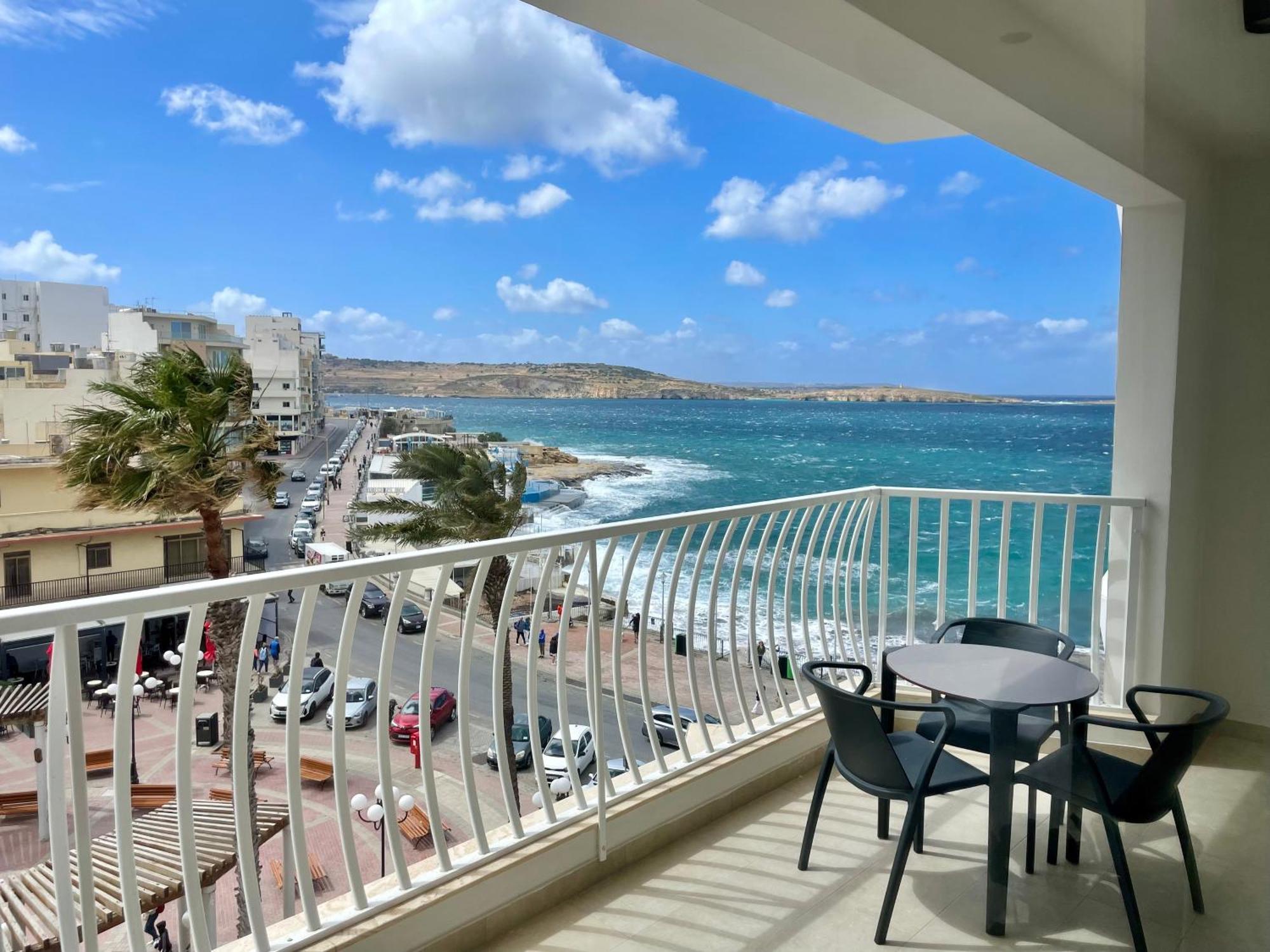Bugibba Square Seafront Lux Apartments By Holi Сейнт Полс Бей Екстериор снимка