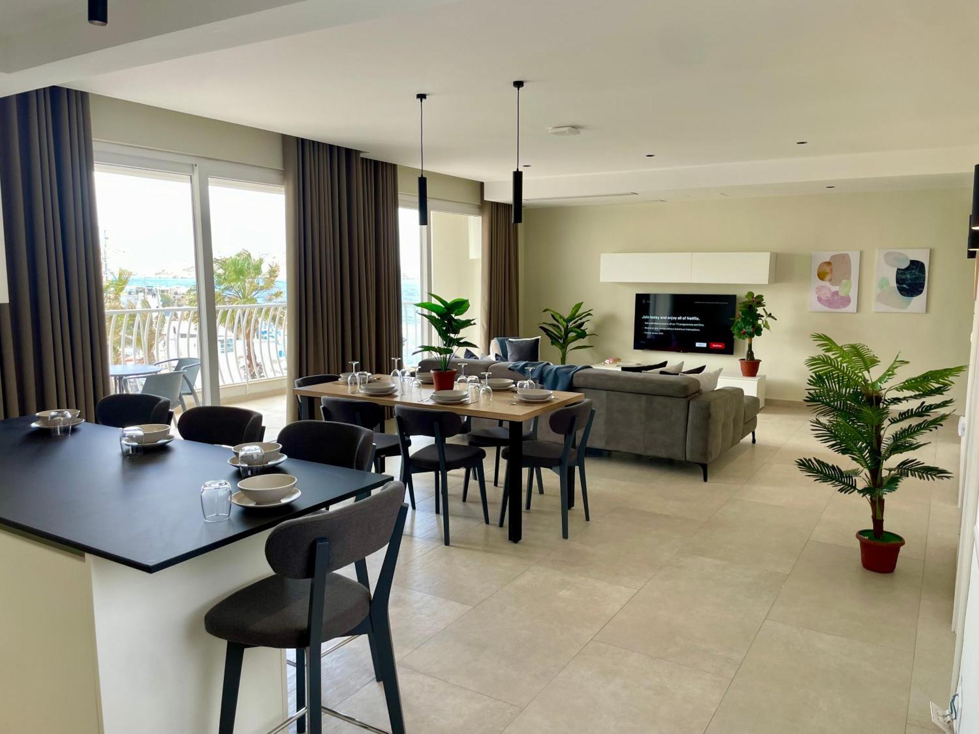 Bugibba Square Seafront Lux Apartments By Holi Сейнт Полс Бей Екстериор снимка